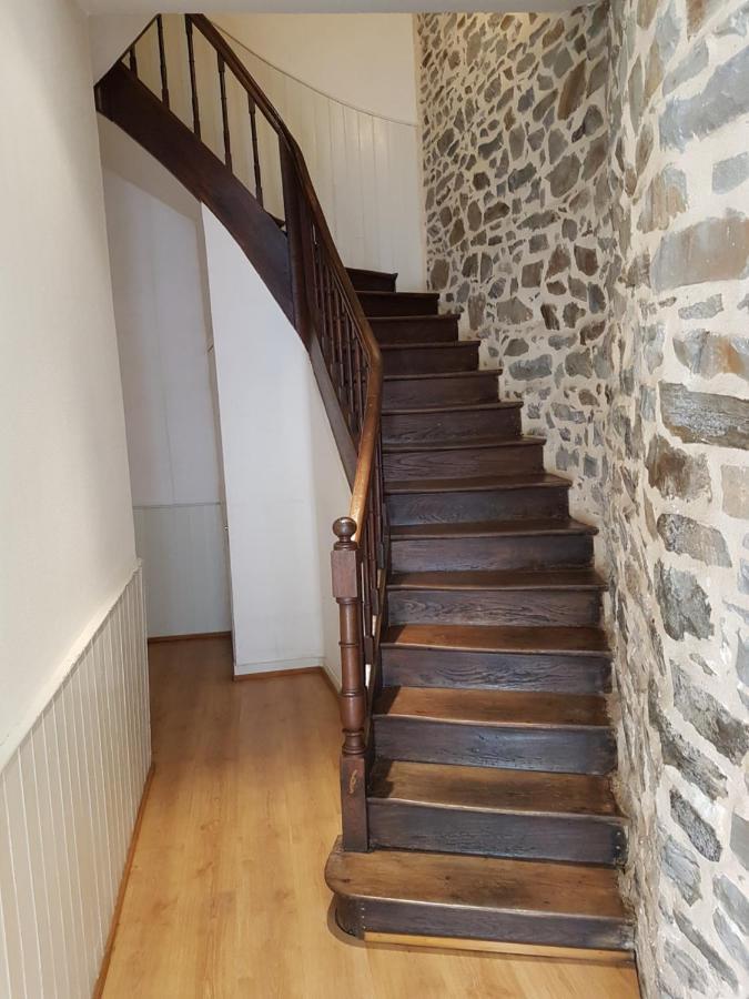 Bel Appartement, Bien Equipe Et Confortable Dans Le Centre Historique Fougères Exterior foto
